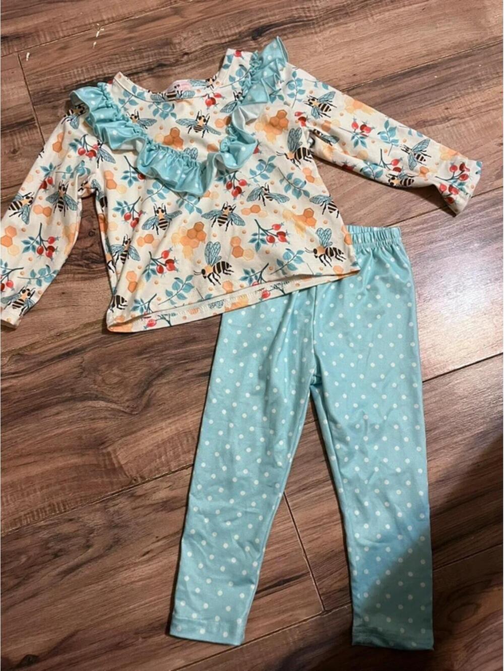 Pete & Lucy Outfit